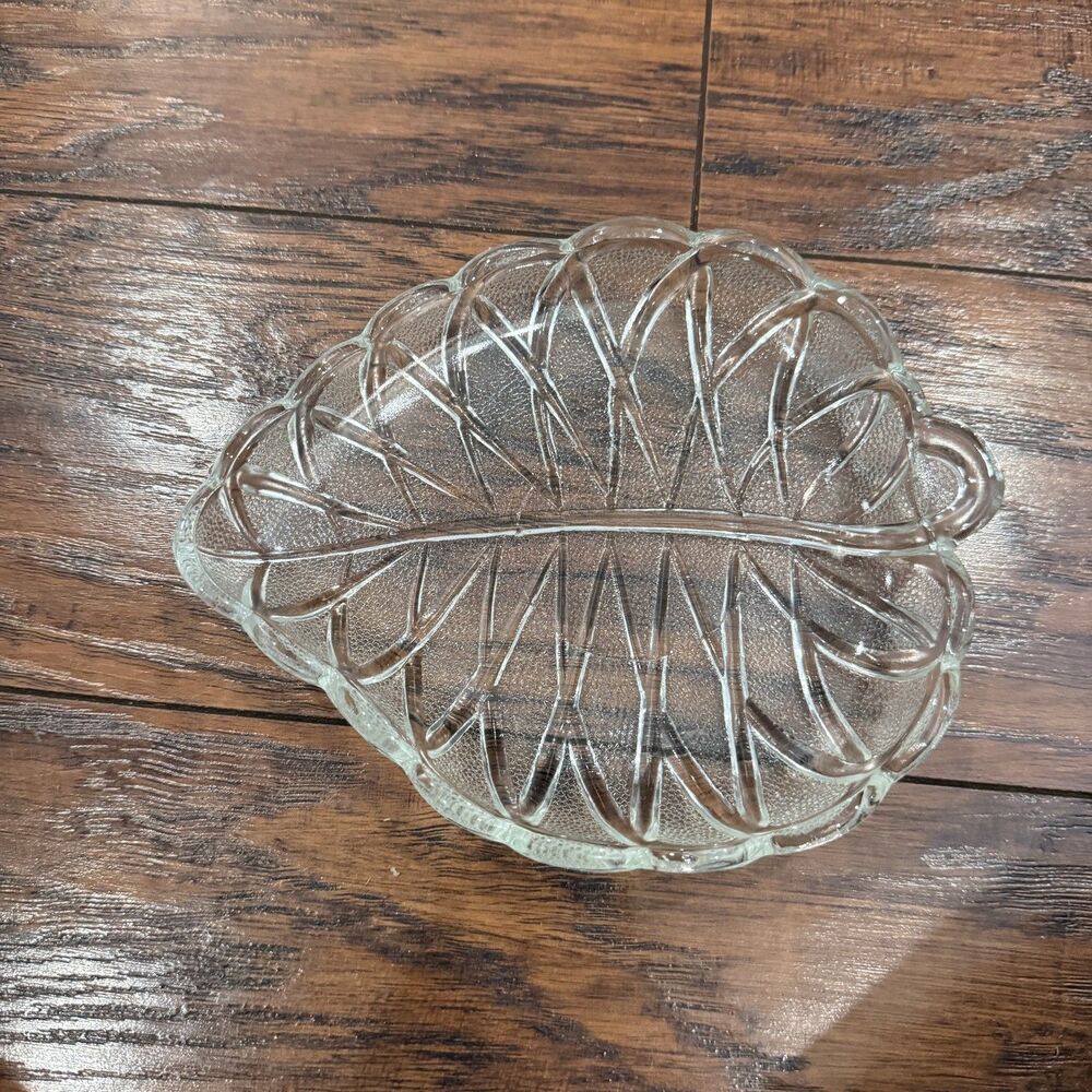 Vintage Indiana Glass PRETZEL #622 Clear Olive Dish Leaf-shaped 6 7/8 in, E7